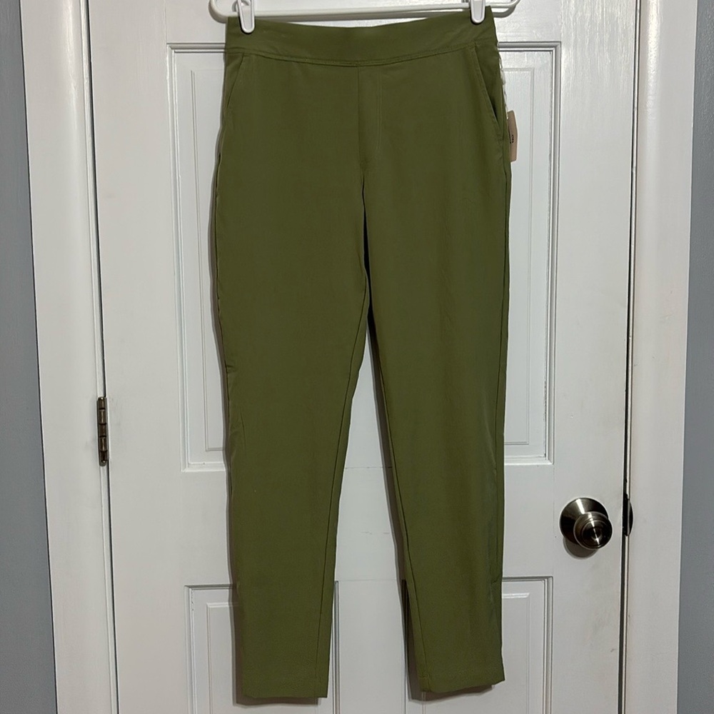 *NWT* Tommy Bahama Golf 
Alicia IslandZone Cropped Easy Pants